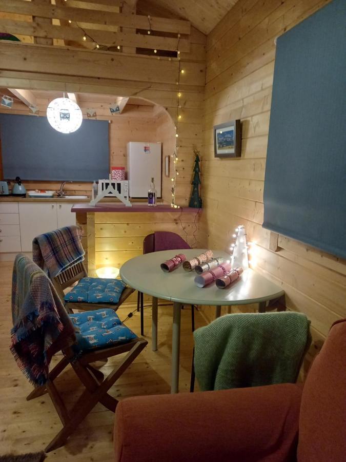 Springbank Cabin Insch エクステリア 写真